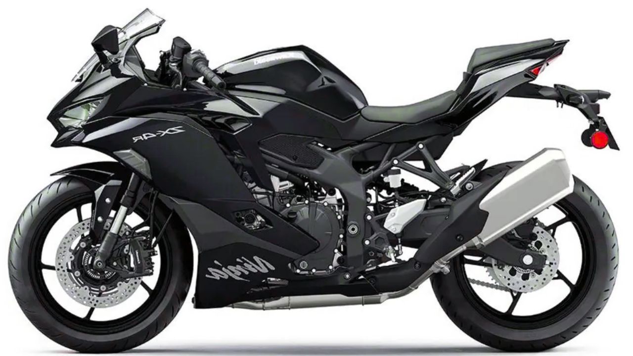 Kawasaki Ninja ZX-4R 76.4 BHP powerful sports bike